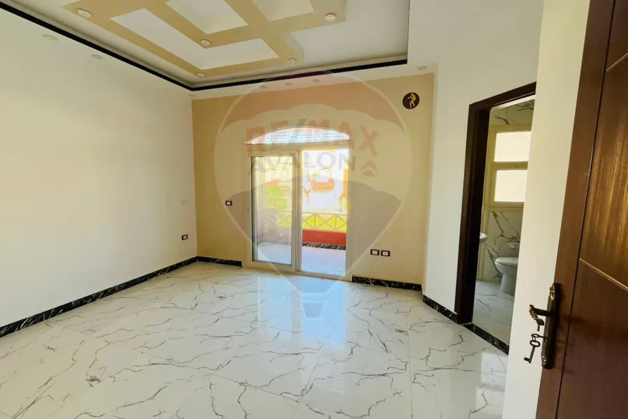 فيلا للبيع  (  بيرلا مارينا الساحل الشمالي ) 160 م + جاردن 40 م