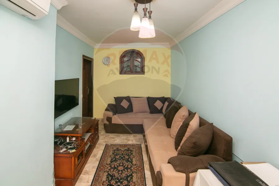 Apartment for 130 m Sporting (steps from Port Said st.)