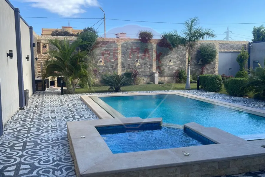 Stand alone villa for sale (Venice Compound - King Mariout)
