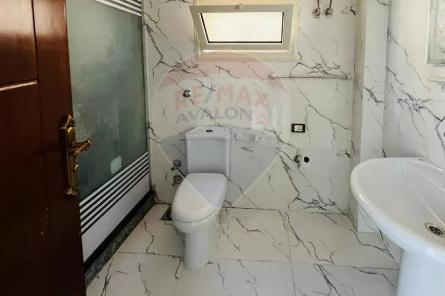 فيلا للبيع  (  بيرلا مارينا الساحل الشمالي ) 160 م + جاردن 40 م