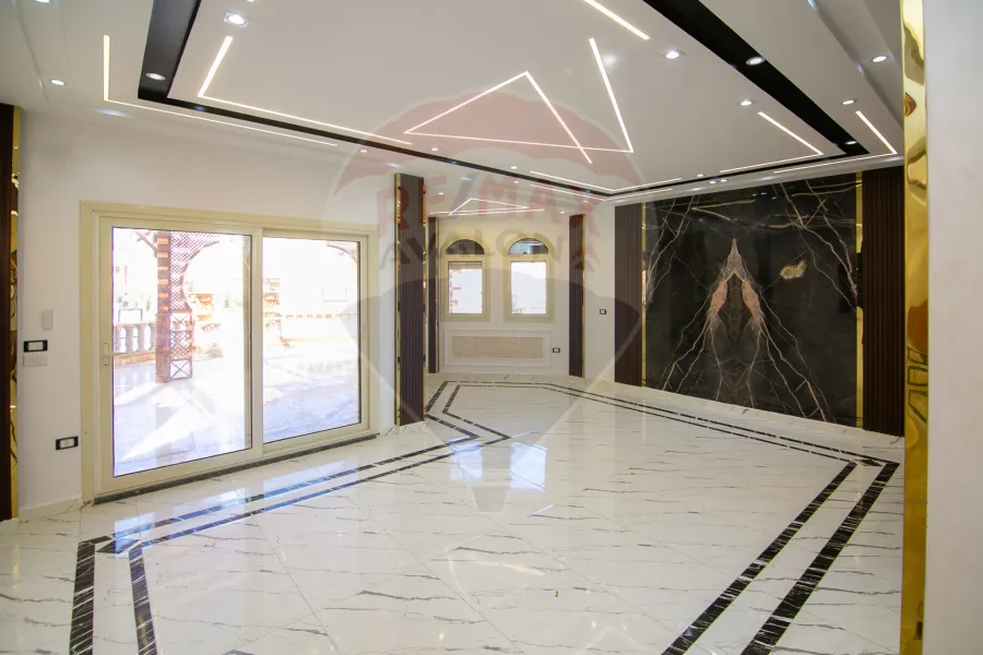 فيلا ستاندالوان للبيع (بيرلا مارينا) 330 م