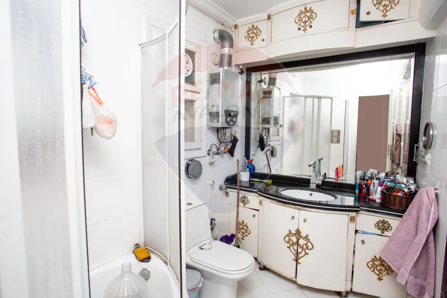 Apartment for sale 150 m Stanley (Abdul Hamid Al-Abadi Street - steps from the sea and the tram)