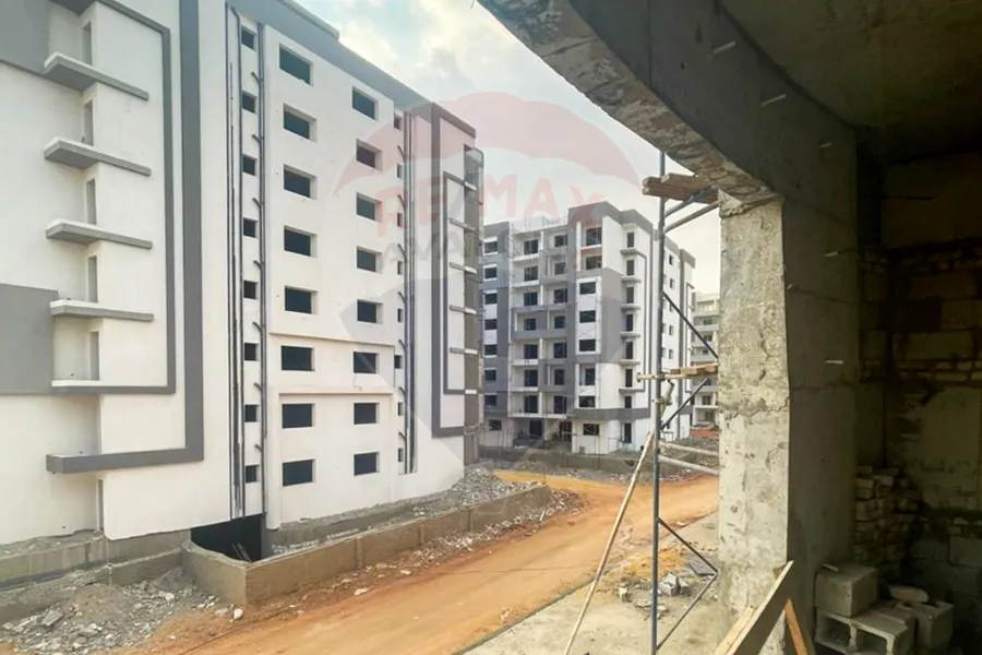 Shop + roof for sale 49 m Administrative Capital (Hub Capital - Al-Sefarat District)
