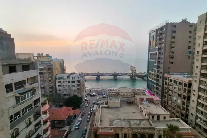 شقة للبيع 200 م ستانلي (خطوات من البحر)