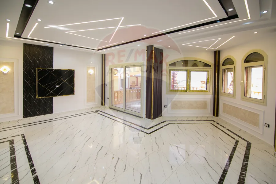 فيلا ستاندالوان للبيع (بيرلا مارينا) 330 م