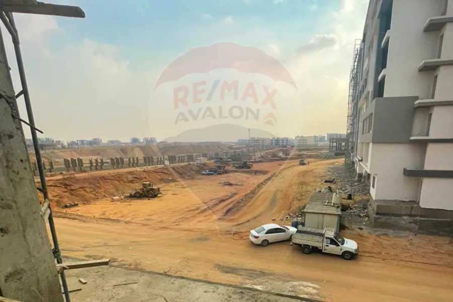 Shop + roof for sale 49 m Administrative Capital (Hub Capital - Al-Sefarat District)