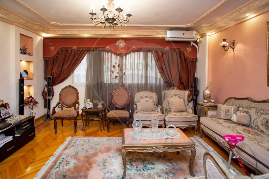Apartment for sale 150 m Stanley (Abdul Hamid Al-Abadi Street - steps from the sea and the tram)