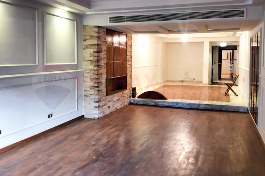 Apartment for rent 220 m Kafr Abdo (steps from Saint Jenny square)