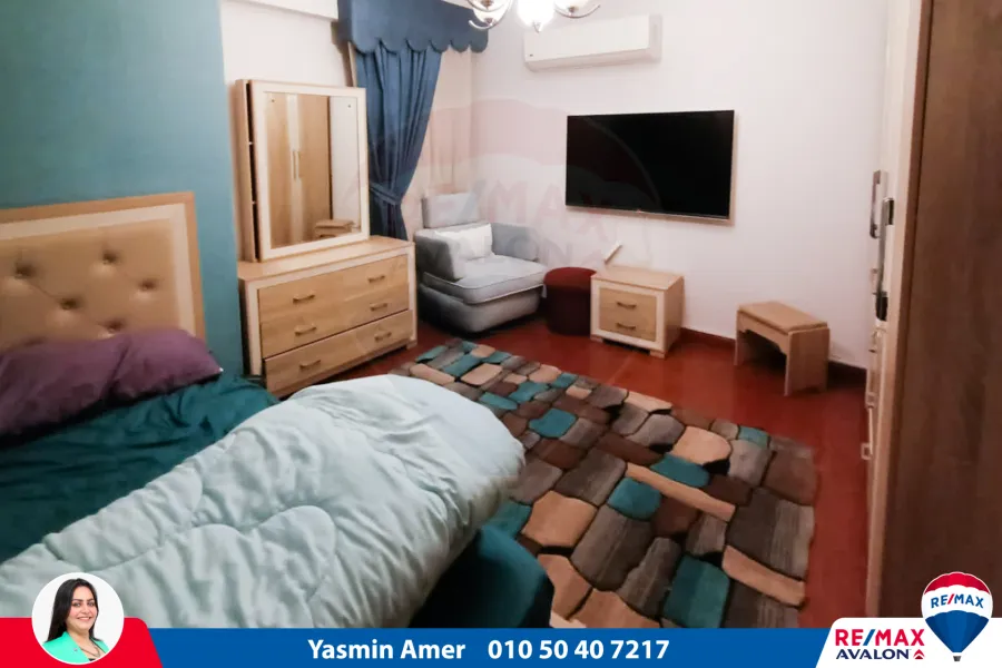 Furnished apartment for rent 220 m Loran (steps from sea)