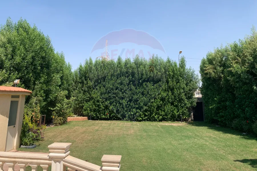 Registered villa with blue contract for sale 1,008 m king Mariout (El-Kafoury Main road)