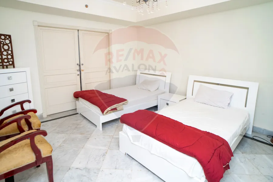 Apartment for rent 298 m in San Stefano (Four Seasons Towers)