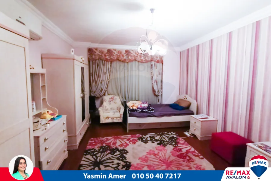 Furnished apartment for rent 220 m Loran (steps from sea)