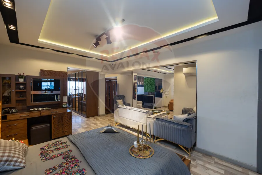 Shop + Mezzanine for sale 83 m + 100 m El Saraya (directly on the sea)
