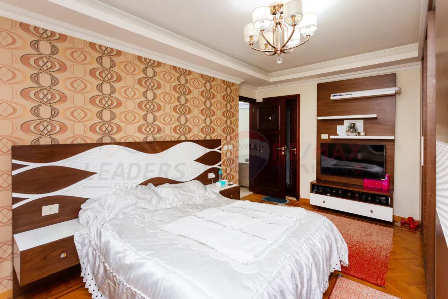 Apartment for sale 250 m Saba Pasha (Royal Plaza)
