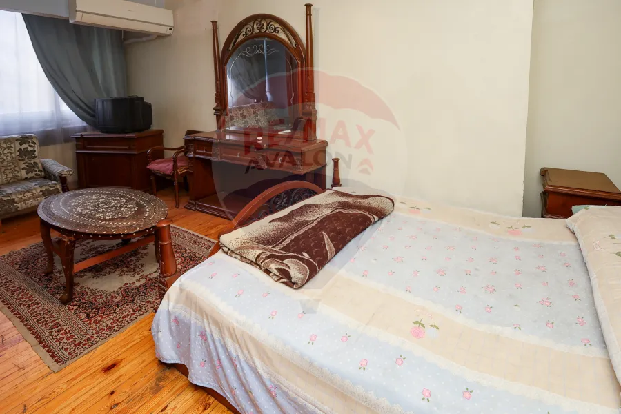 Apartment for sale 230 m Roushdy (El moaskar Al-Romani main st)