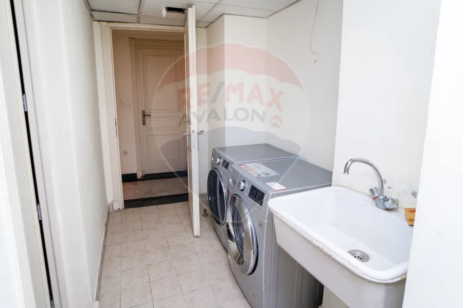 Apartment for rent 298 m in San Stefano (Four Seasons Towers)