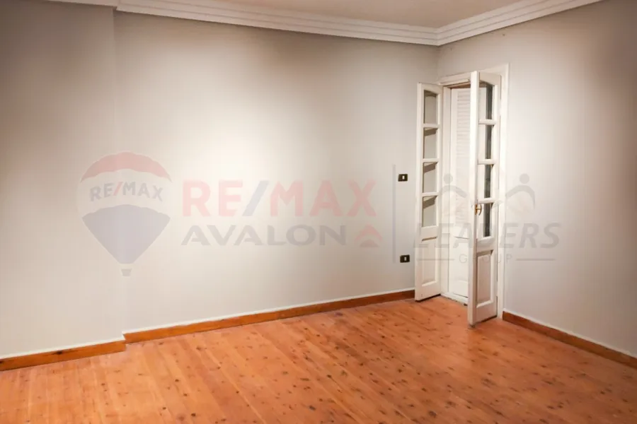 Apartment for rent 220 m Kafr Abdo (steps from Saint Jenny square)