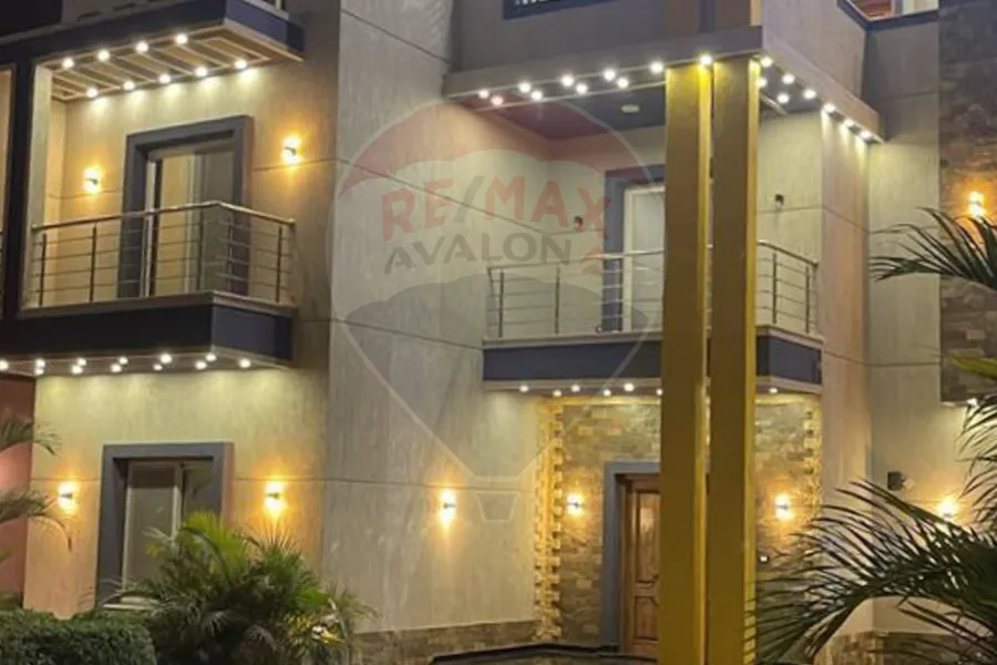 Stand alone villa for sale (Venice Compound - King Mariout)