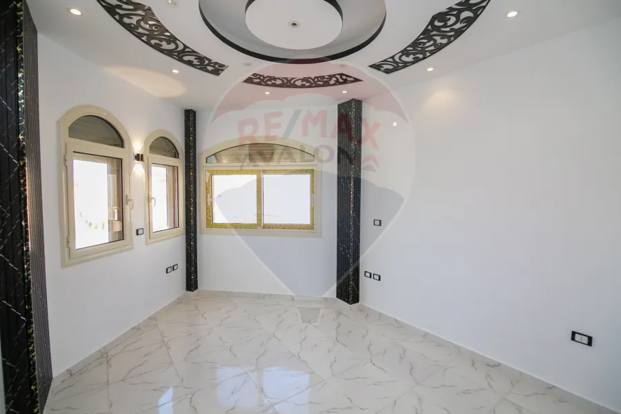 فيلا ستاندالوان للبيع (بيرلا مارينا) 330 م