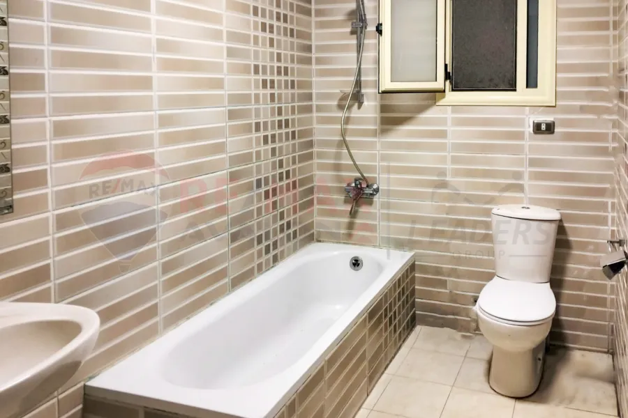 Apartment for rent 220 m Kafr Abdo (steps from Saint Jenny square)