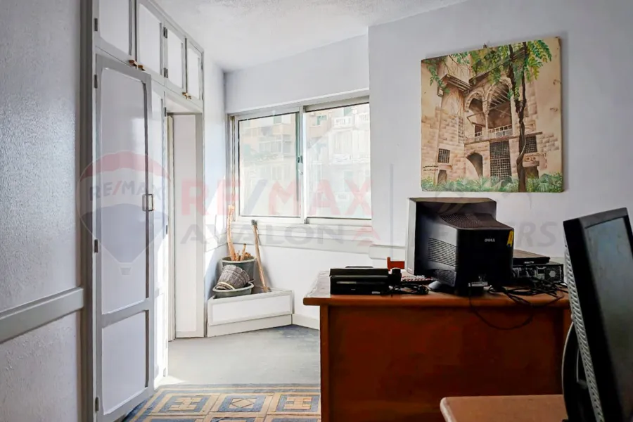 Administrative headquarters for sale 75 m Sporting (directly on the tram)