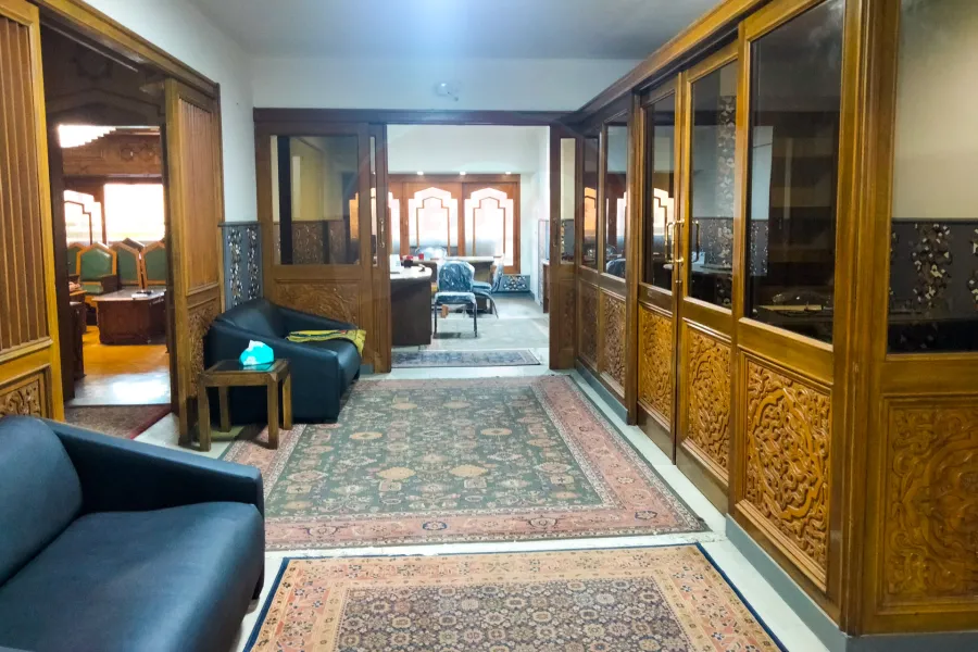 Administrative unit for rent 250 m Louran ( El-Eqbal main st. )
