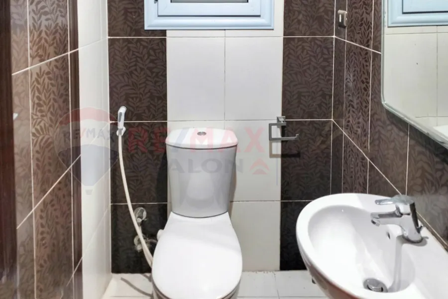 Apartment for rent 220 m Kafr Abdo (steps from Saint Jenny square)