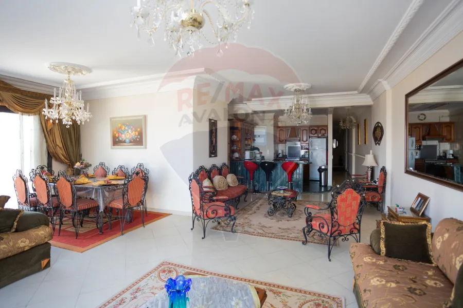 Penthouse for sale 400 m Al Saraya (directly on the sea)