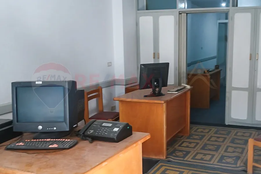 Administrative headquarters for sale 75 m Sporting (directly on the tram)