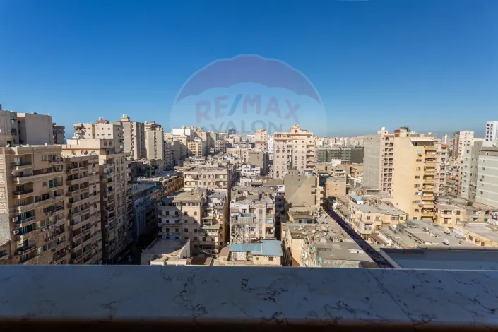 شقة للبيع 160 م كامب شيزار (ش بورسعيد )