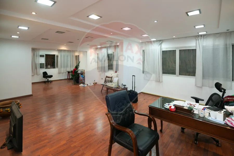 Shop 60 m + Mezzanine 130 m for rent, Rushdi (Syria St)