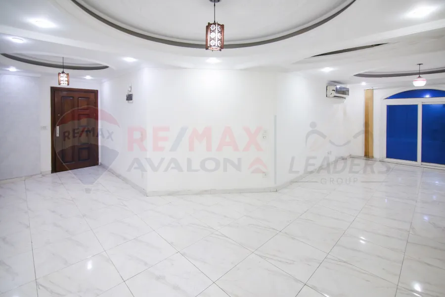 Administrative apartment for rent 175 m Cleopatra (Army Road)