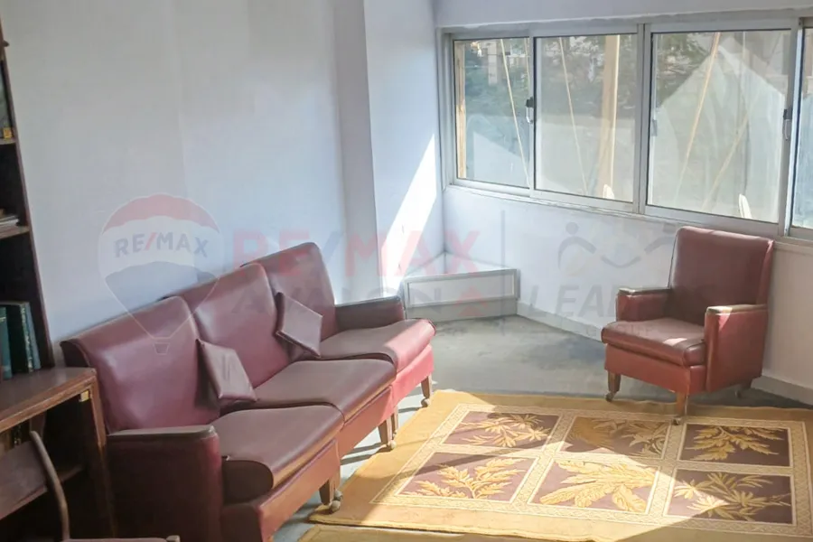 Administrative headquarters for sale 75 m Sporting (directly on the tram)