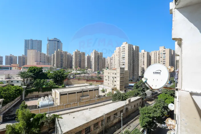 شقة للبيع 170 م مصطفي كامل (علي الترام مباشرة)