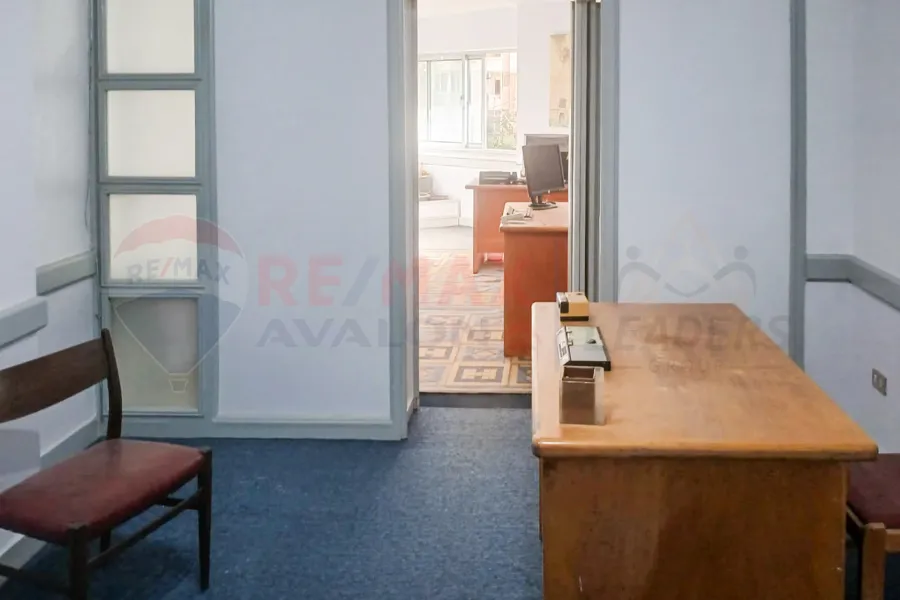Administrative headquarters for sale 75 m Sporting (directly on the tram)