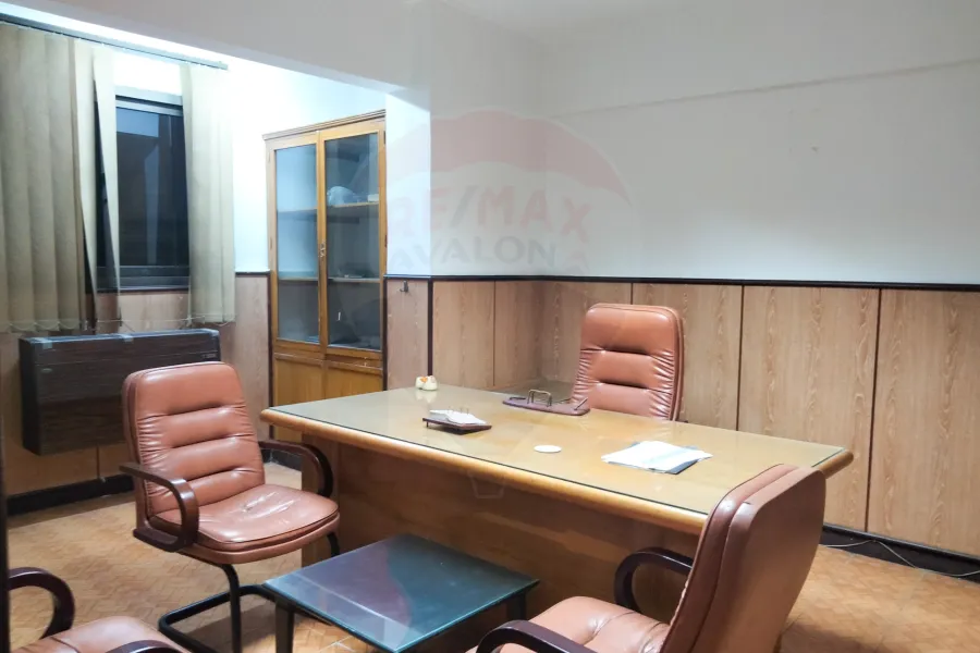Administrative unit for rent 250 m Louran ( El-Eqbal main st. )