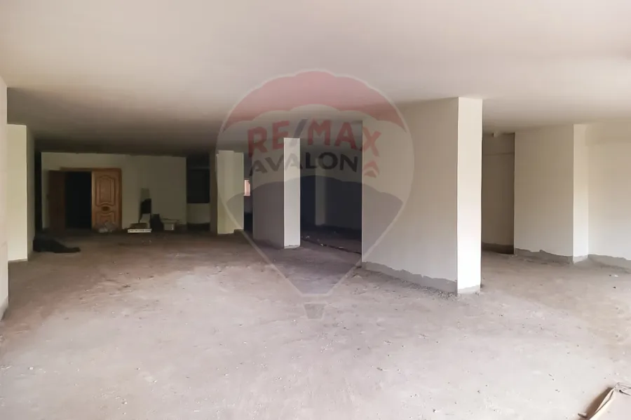 Shop 260 m + mizan for sale 600 m Glim (Abu Qir St.)
