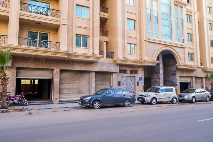 محل للايجار 1,380 م سموحة (ش النقل والهندسة) - للتوكيلات والشركات و البراندات فقط