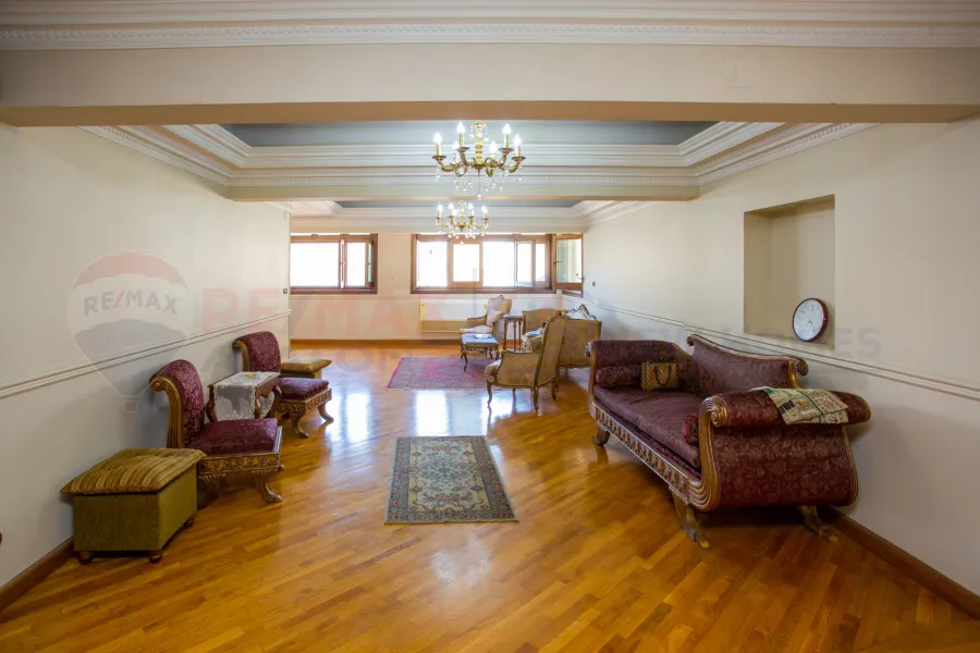 Triplex apartment for sale 220 m Stanly (near to the sea)