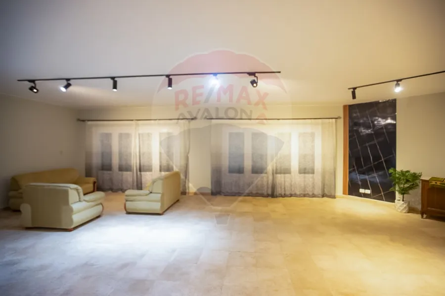 ستاند الون شاليه للبيع (بالم بيتش) 550 م