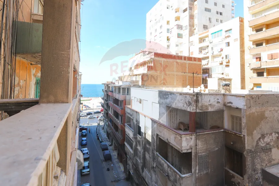شقة دوبلكس للإيجار بدون فرش 170 م سابا باشا (رابع نمره من البحر)