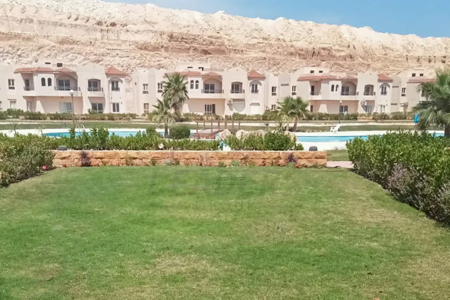 شاليه بـرووف للبيع (كورال هيلز) 170 م