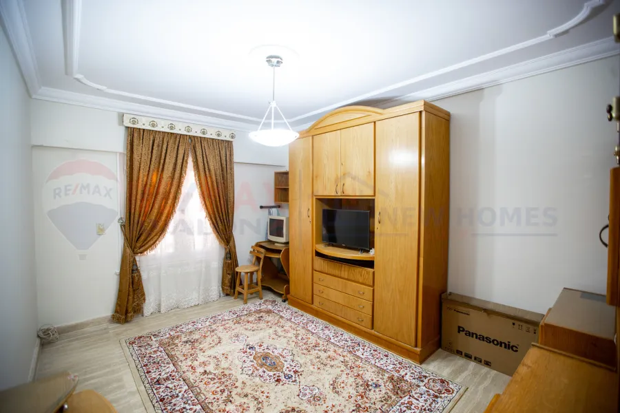 شقة للإيجار المفروش 210 م سموحة (المربع الذهبي)