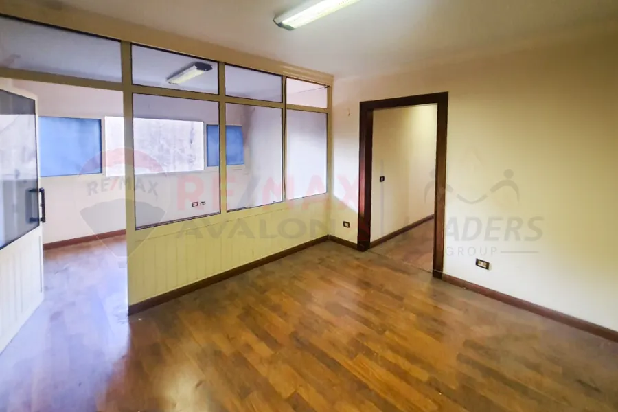 Administrative headquarters for rent 100 m Sidi Gaber (Mahmoud Shaker St)
