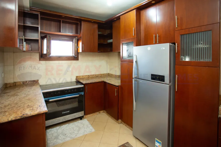 Triplex apartment for sale 220 m Stanly (near to the sea)