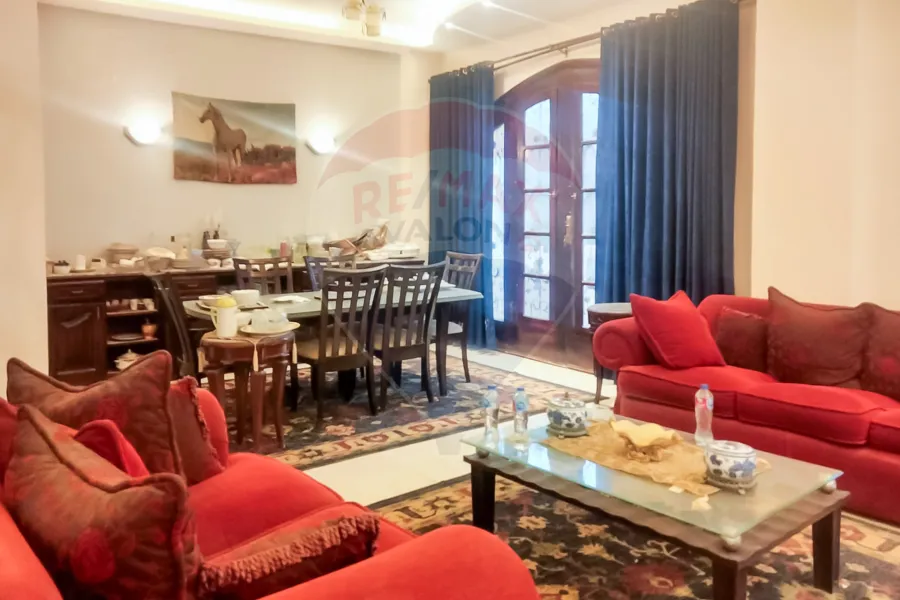 Villa for sale 1,250 m King Mariout (Main Pharco Street - near the American School and in front of the Hilton Hotel)