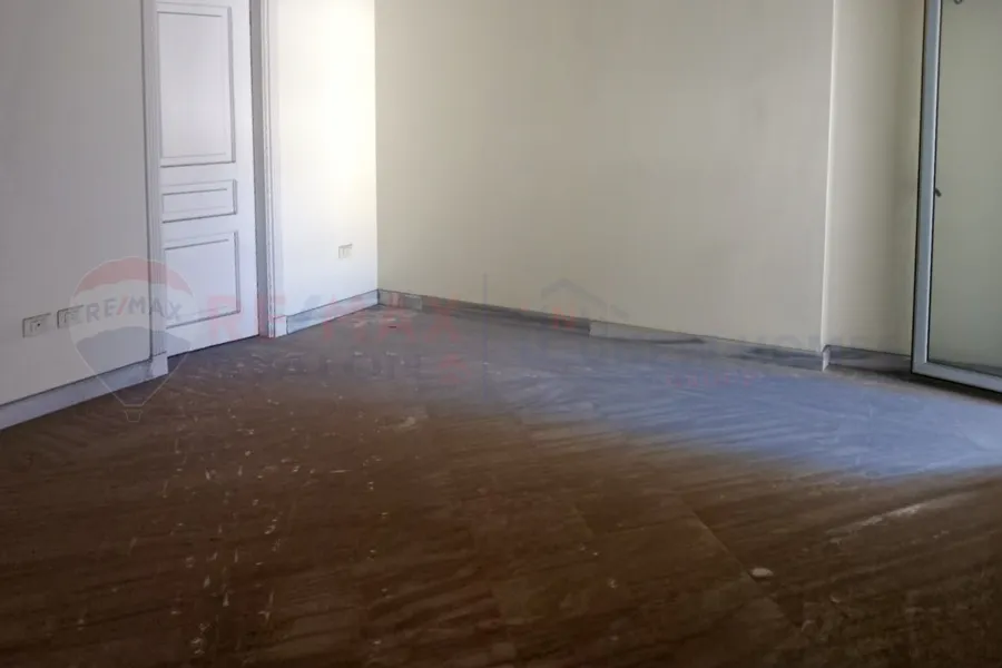 Apartment for rent 238 m Louran (El-Eqbal main st.)