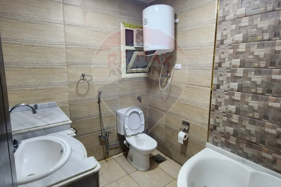 Apartment for rent 145 m Al Montazah (directly on the sea)