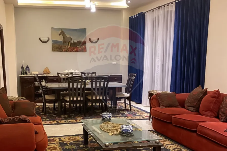 Villa for sale 1,250 m King Mariout (Main Pharco Street - near the American School and in front of the Hilton Hotel)