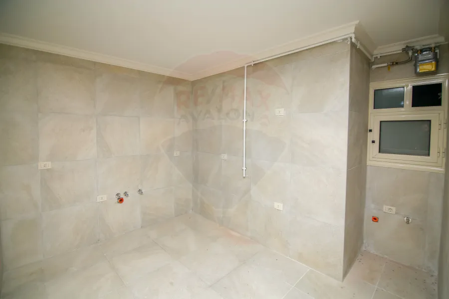 Apartment for sale 165m Smouha (El Reyada St.-East Tower Compound)